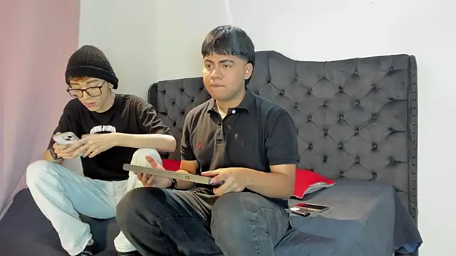 Snapshot of 3guy3 chatting on November 17, 2025, 7:18 pm 3guy3 online show from November 17, 2025, 7:18 pm