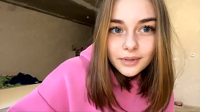 GeralynChiszar online show from November 14, 2025, 7:34 am