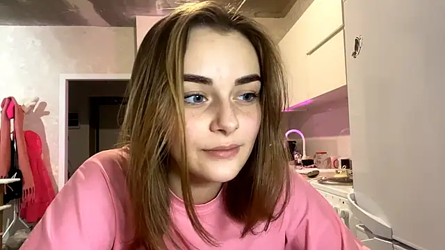 GeralynChiszar online show from November 29, 2025, 8:20 pm