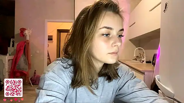 GeralynChiszar online show from November 21, 2025, 8:08 pm