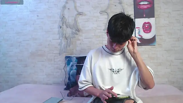 axel milo kairo and noa online show from December 23, 2025, 4:23 am