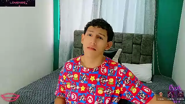 FelipeGonzalezz online show from January 18, 2026, 12:30 pm