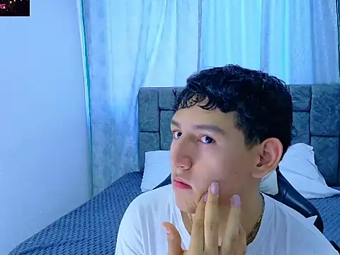 FelipeGonzalezz online show from January 17, 2026, 12:20 pm