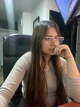 amatista katzenn online show from February 4, 2026, 1:44 am