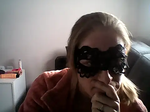 Snapshot of MelleEloa chatting on November 24, 2025, 9:31 am MelleEloa online show from November 24, 2025, 9:31 am