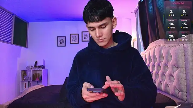 estebanperez 26 online show from November 18, 2025, 11:02 am