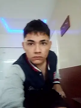 Santiagooo1233 online show from January 12, 2026, 10:58 pm