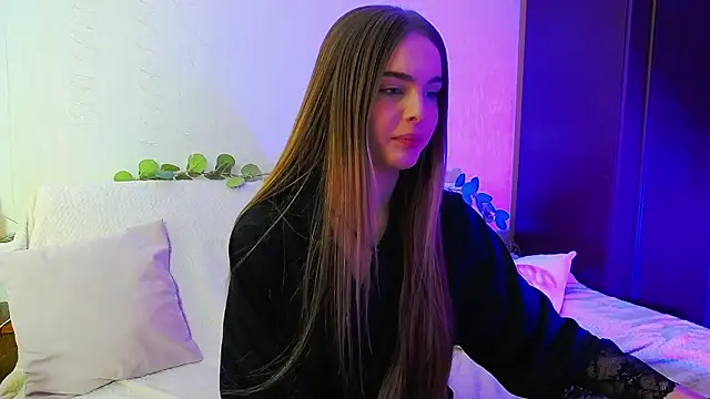 AlicaLOVEalisa777 online show from December 21, 2025, 1:57 pm