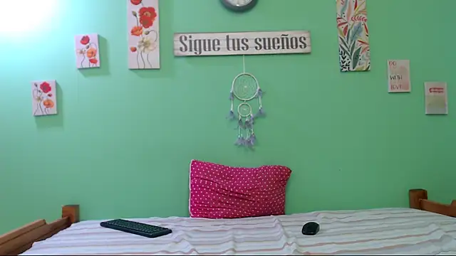 skinnycherry21 online show from December 17, 2025, 2:33 pm