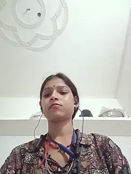 Snapshot of Mohnicute chatting on July 6, 2026, 6:43 pm Mohnicute online show from July 6, 2026, 6:43 pm