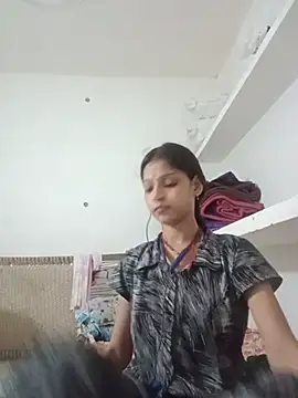 Snapshot of Mohnicute chatting on June 11, 2026, 6:05 pm Mohnicute online show from June 11, 2026, 6:05 pm