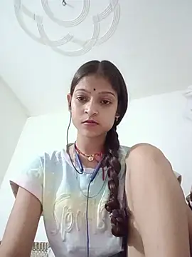 Snapshot of Mohnicute chatting on June 17, 2026, 6:18 pm Mohnicute online show from June 17, 2026, 6:18 pm