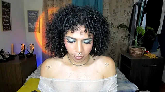 Angel White25 online show from April 28, 2026, 2:27 am