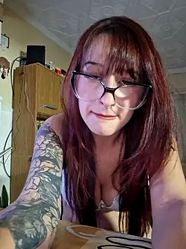 Taurina0105 online show from May 4, 2026, 8:50 am