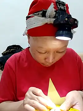 girl-hot2x online show from March 29, 2026, 2:19 pm