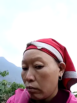 girl-hot2x online show from December 20, 2025, 10:07 am