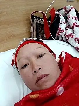 girl-hot2x online show from January 13, 2026, 2:32 pm