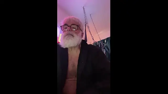 Snapshot of LeatherSdaddy chatting on April 17, 2026, 11:02 am LeatherSdaddy online show from April 17, 2026, 11:02 am