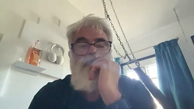 Snapshot of LeatherSdaddy chatting on April 20, 2026, 4:52 pm LeatherSdaddy online show from April 20, 2026, 4:52 pm