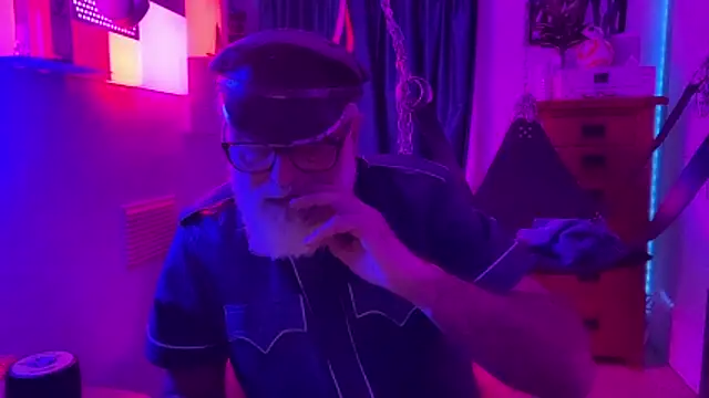Snapshot of LeatherSdaddy chatting on May 8, 2026, 2:26 am LeatherSdaddy online show from May 8, 2026, 2:26 am