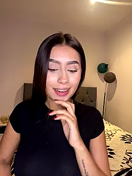 lauren clauz online show from December 3, 2025, 1:17 am