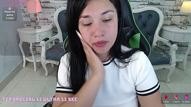 Snapshot of Violetta_jhonson_a chatting on November 13, 2025, 3:32 am Violetta jhonson a online show from November 13, 2025, 3:32 am