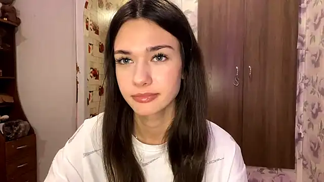 EunHendericks online show from November 18, 2025, 10:51 am