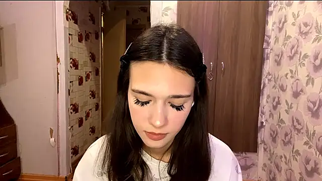 EunHendericks online show from November 15, 2025, 1:26 pm