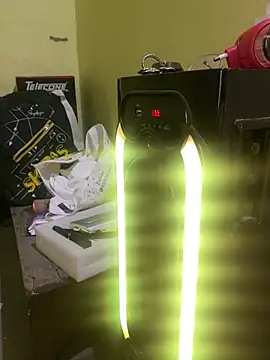 Snapshot of hotyyyyjonny chatting on April 13, 2026, 4:11 pm hotyyyyjonny online show from April 13, 2026, 4:11 pm