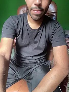 Snapshot of hotyyyyjonny chatting on May 3, 2026, 6:18 am hotyyyyjonny online show from May 3, 2026, 6:18 am
