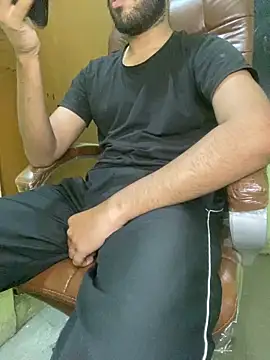 Snapshot of hotyyyyjonny chatting on April 13, 2026, 2:37 am hotyyyyjonny online show from April 13, 2026, 2:37 am