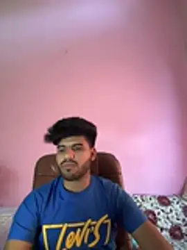 hotyyyyjonny online show from July 13, 2026, 10:14 am
