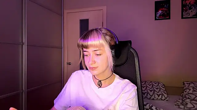 EmilySkyline online show from November 12, 2025, 5:22 am