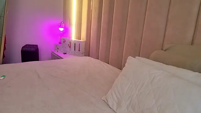 Iamnyxy online show from May 8, 2026, 1:04 pm