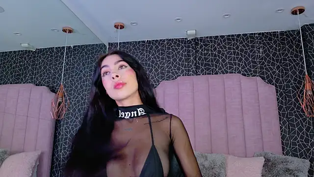 Snapshot of IrisDeLaVega_ chatting on April 22, 2026, 2:13 pm IrisDeLaVega online show from April 22, 2026, 2:13 pm