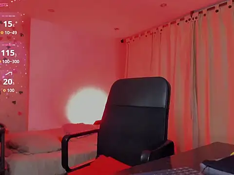 Snapshot of LaGoldenBitch chatting on May 22, 2026, 1:03 am LaGoldenBitch online show from May 22, 2026, 1:03 am
