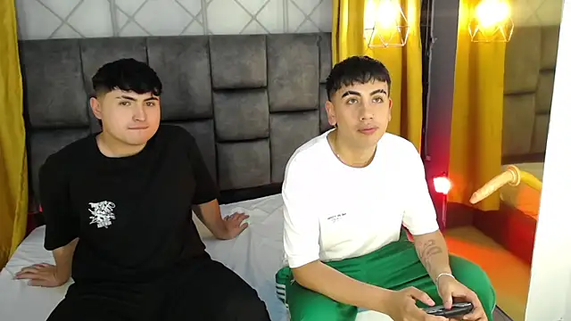 Snapshot of Alex_Beamont chatting on November 13, 2025, 8:02 pm Alex Beamont online show from November 13, 2025, 8:02 pm