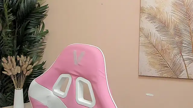 Snapshot of TawnyOkane chatting on November 13, 2025, 9:46 am TawnyOkane online show from November 13, 2025, 9:46 am