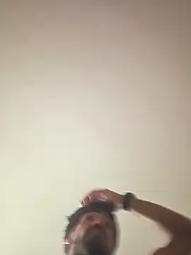 piggylatino online show from November 25, 2025, 8:09 pm