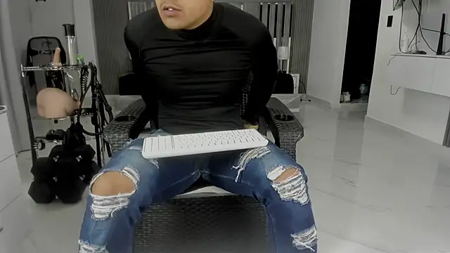 Snapshot of master_leather chatting on June 25, 2026, 5:12 am master leather online show from June 25, 2026, 5:12 am
