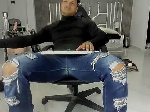Snapshot of master_leather chatting on June 30, 2026, 10:21 pm master leather online show from June 30, 2026, 10:21 pm