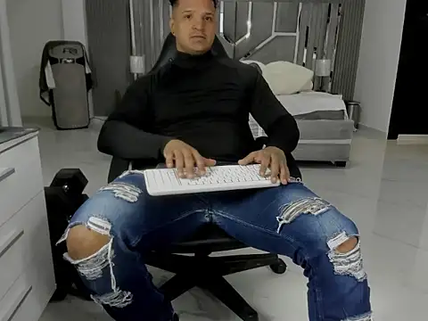Snapshot of master_leather chatting on July 22, 2026, 2:46 am master leather online show from July 22, 2026, 2:46 am
