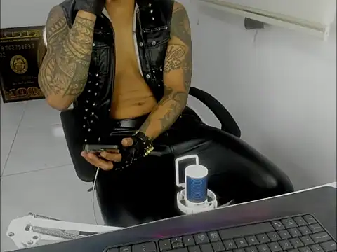 Snapshot of master_leather chatting on March 21, 2026, 12:34 am master leather online show from March 21, 2026, 12:34 am