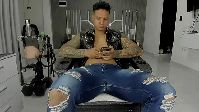 Snapshot of master_leather chatting on June 26, 2026, 6:14 pm master leather online show from June 26, 2026, 6:14 pm