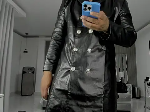 Snapshot of master_leather chatting on July 18, 2026, 6:49 pm master leather online show from July 18, 2026, 6:49 pm