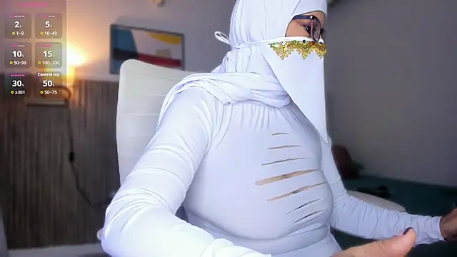 Hannaa Dolly online show from November 12, 2025, 2:04 am