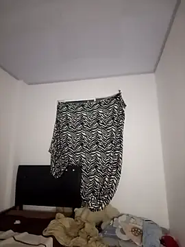 Pretty-v online show from November 14, 2025, 12:14 am