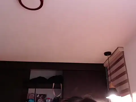 YiniBelle online show from February 10, 2026, 4:11 am