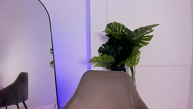 Snapshot of KaliBloom chatting on February 17, 2026, 9:56 pm KaliBloom online show from February 17, 2026, 9:56 pm