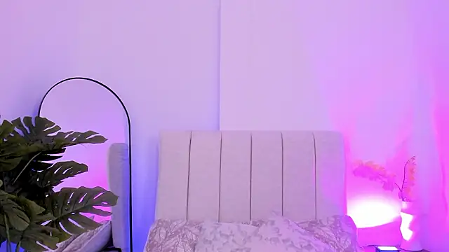 Snapshot of KaliBloom chatting on March 5, 2026, 8:38 pm KaliBloom online show from March 5, 2026, 8:38 pm